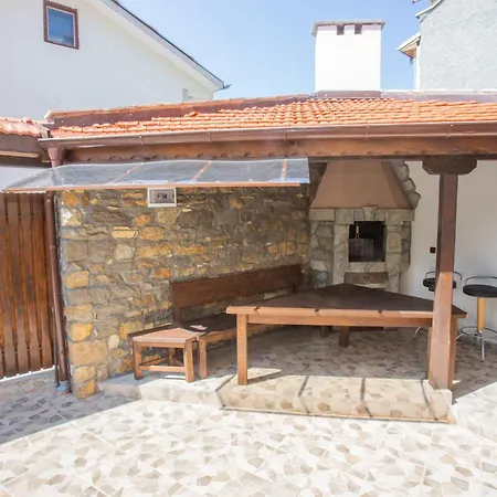 Holiday home Angelovi