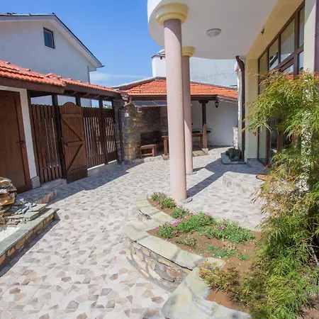 Angelovi Holiday home *